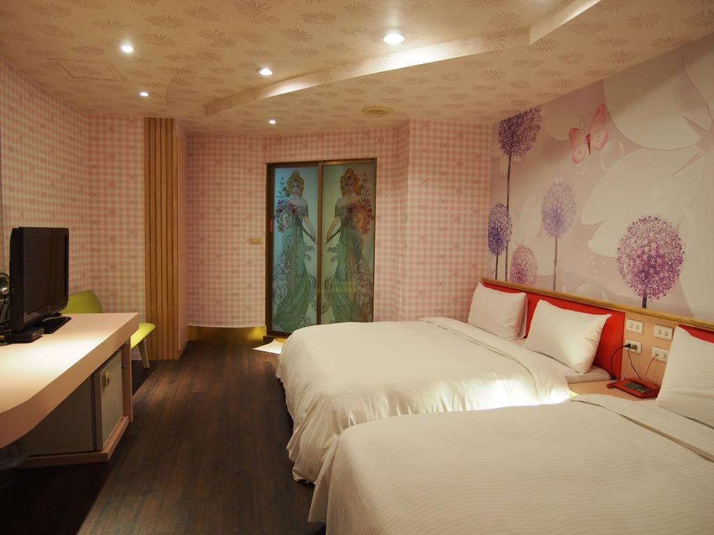 Day Chen Hotel Yilan Buitenkant foto