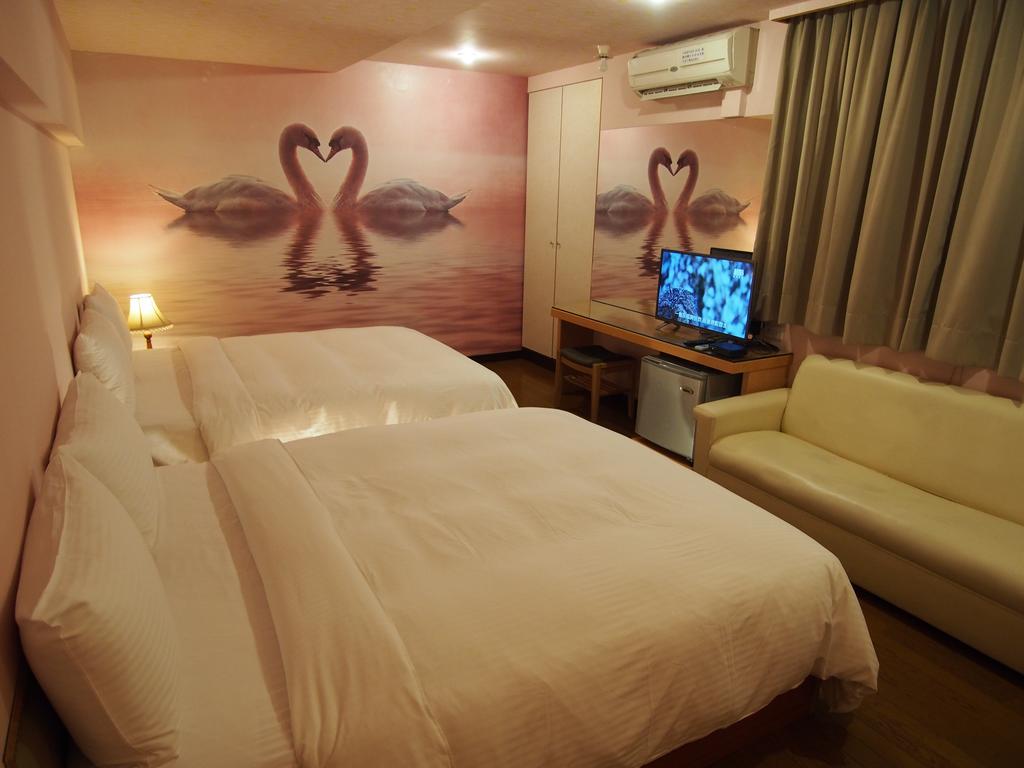 Day Chen Hotel Yilan Buitenkant foto