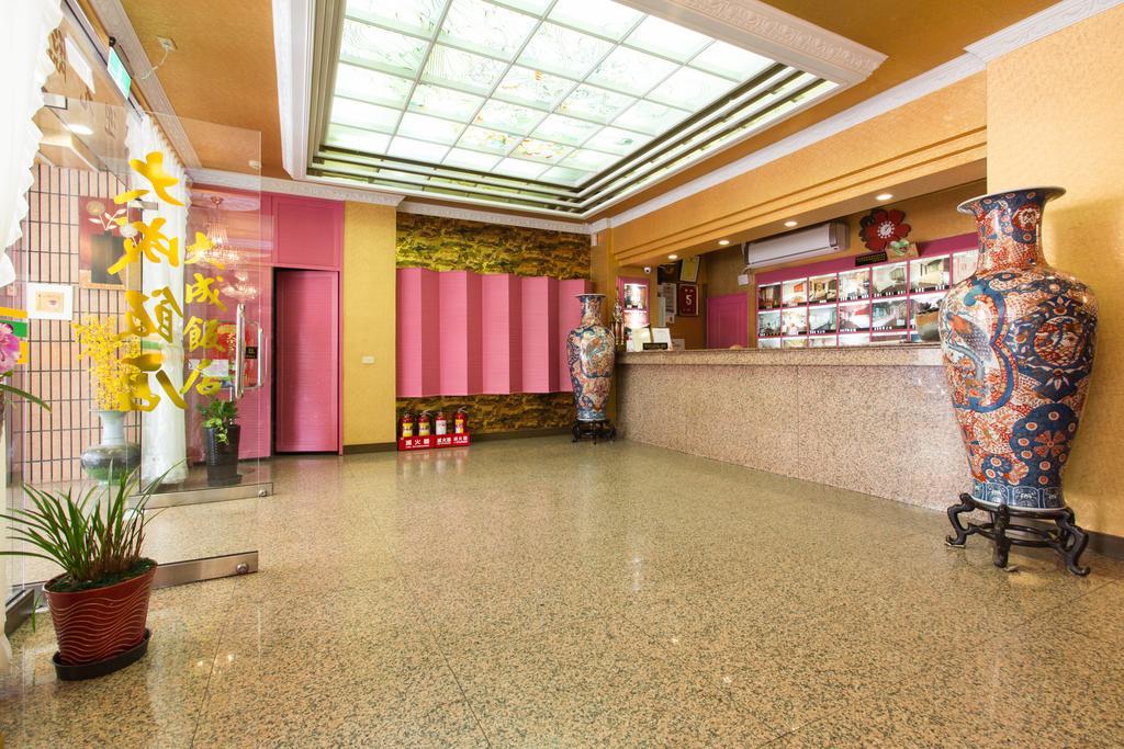 Day Chen Hotel Yilan Buitenkant foto