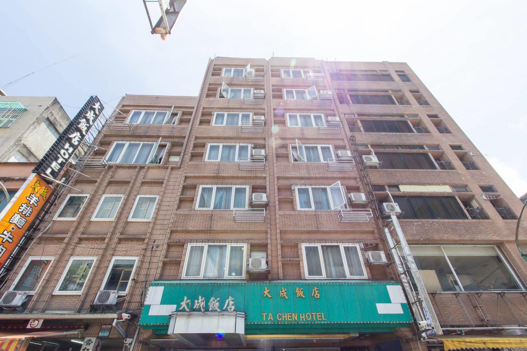 Day Chen Hotel Yilan Buitenkant foto