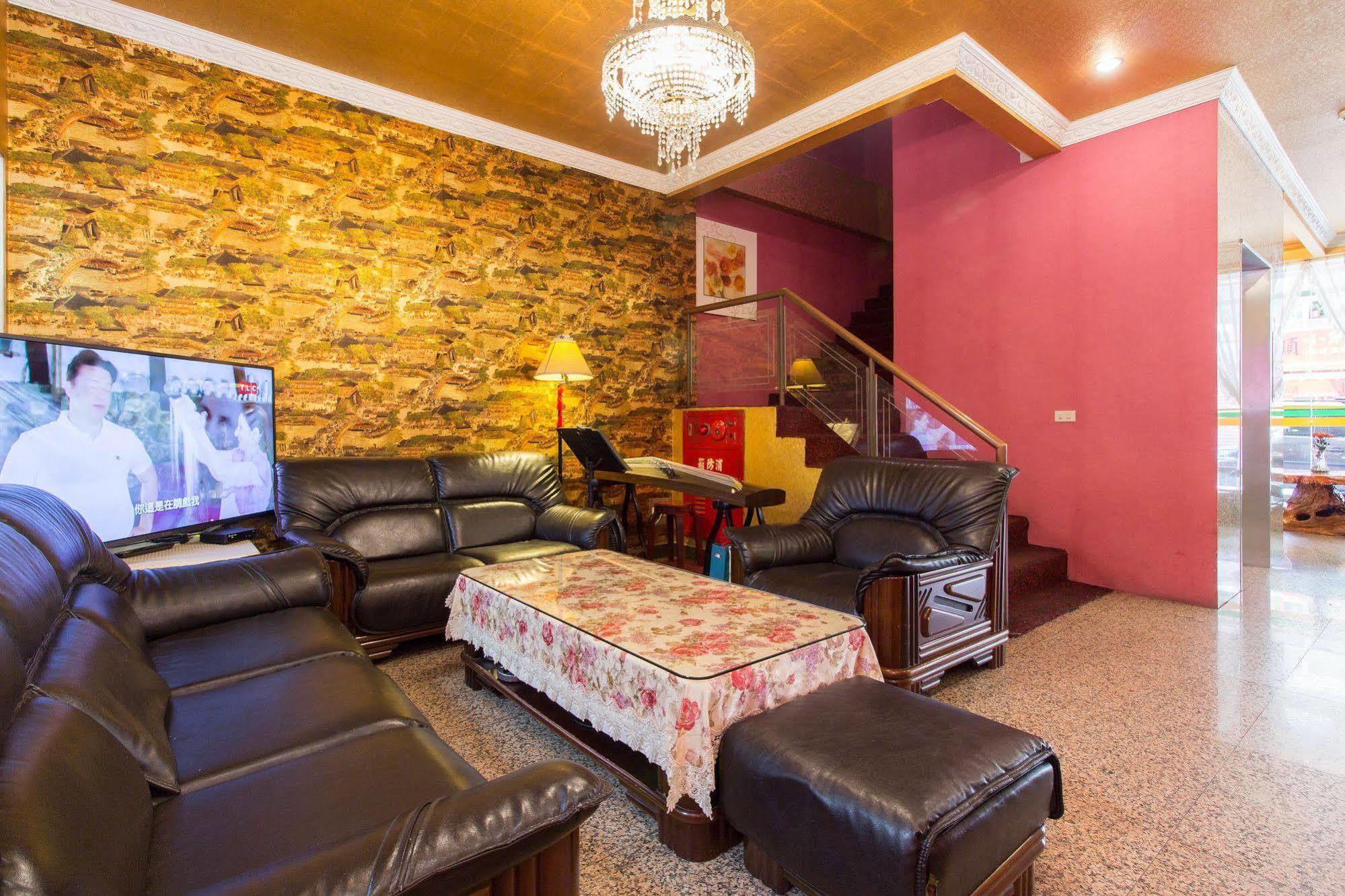 Day Chen Hotel Yilan Buitenkant foto