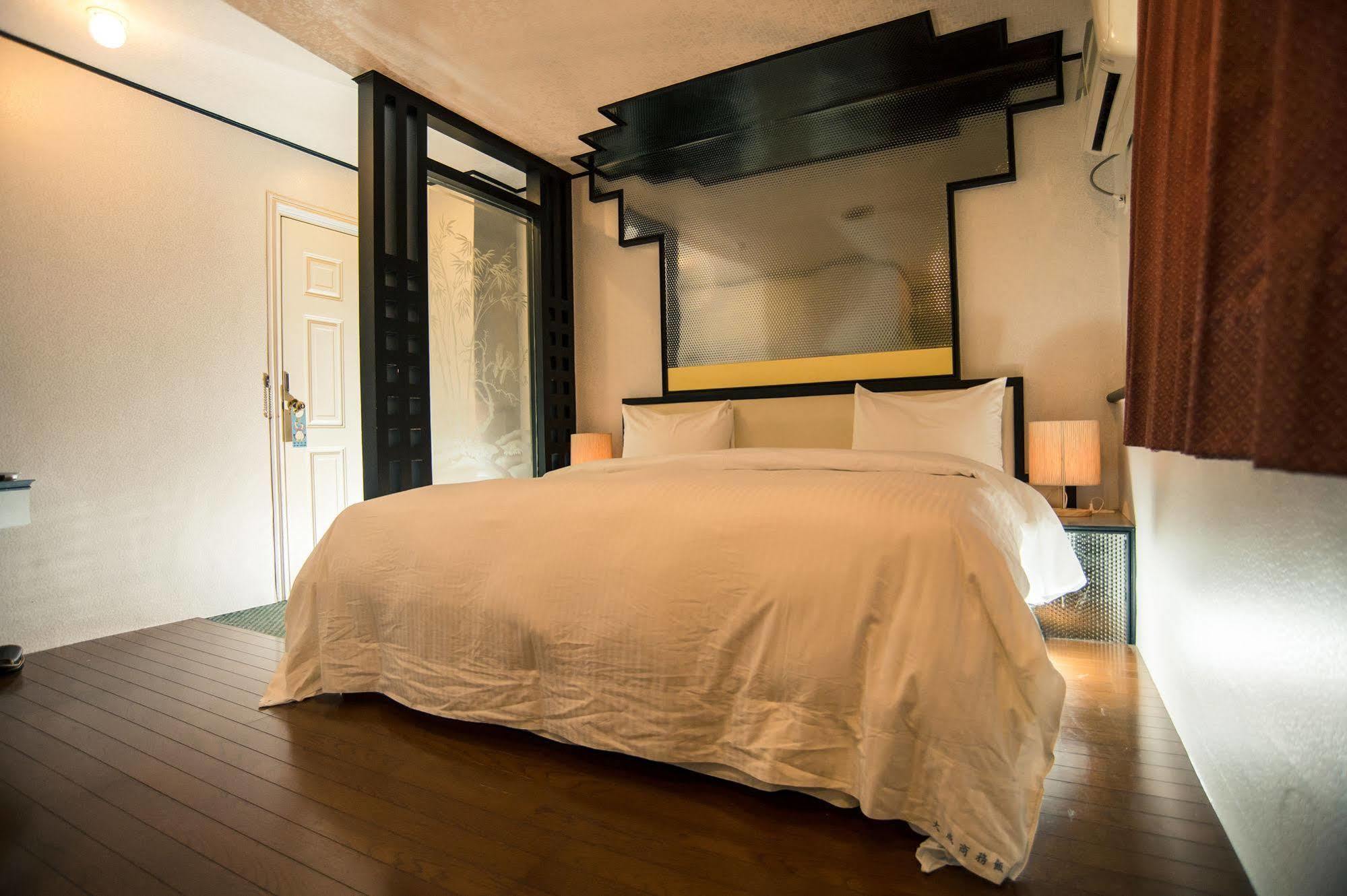 Day Chen Hotel Yilan Buitenkant foto