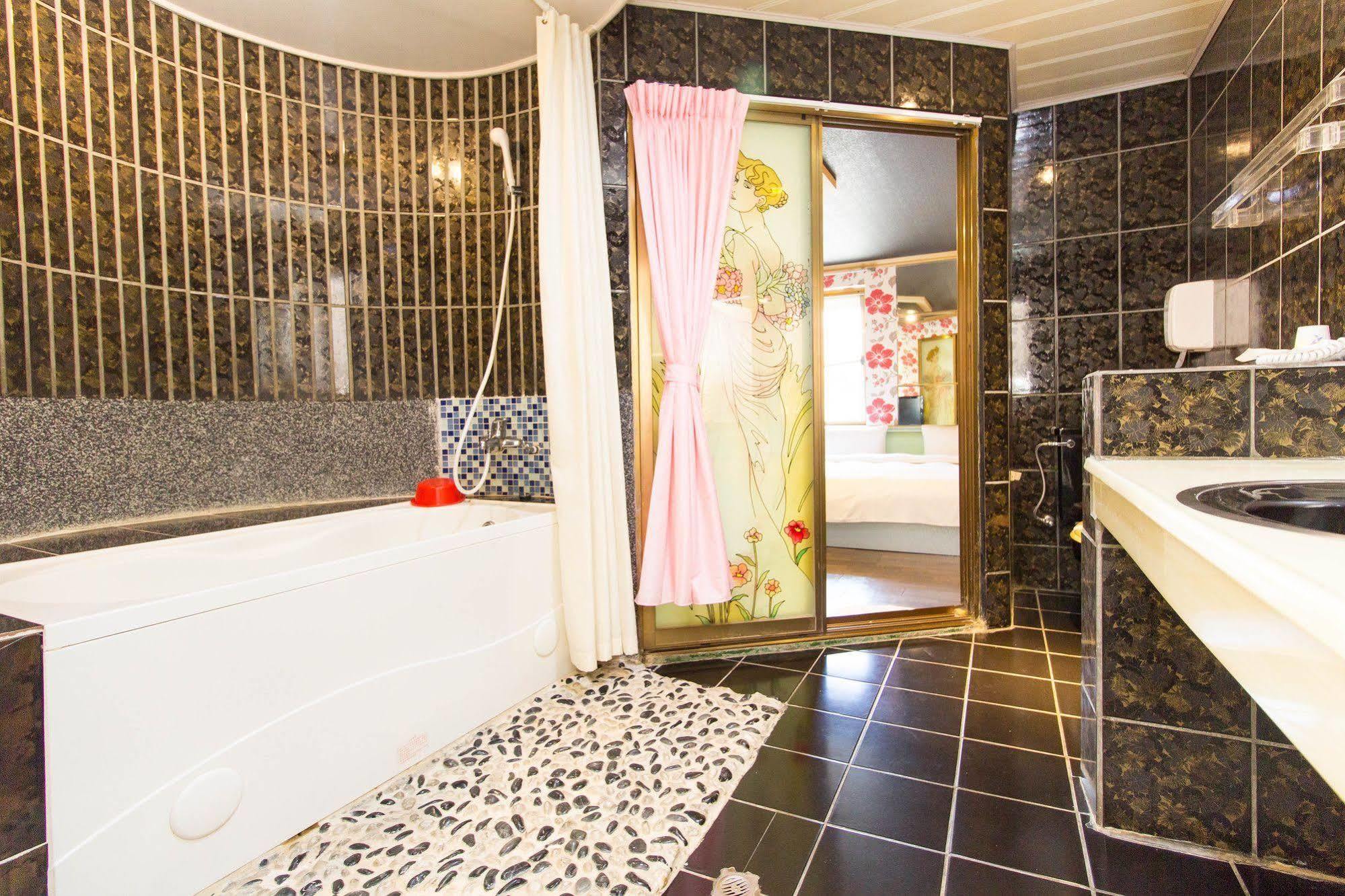 Day Chen Hotel Yilan Buitenkant foto