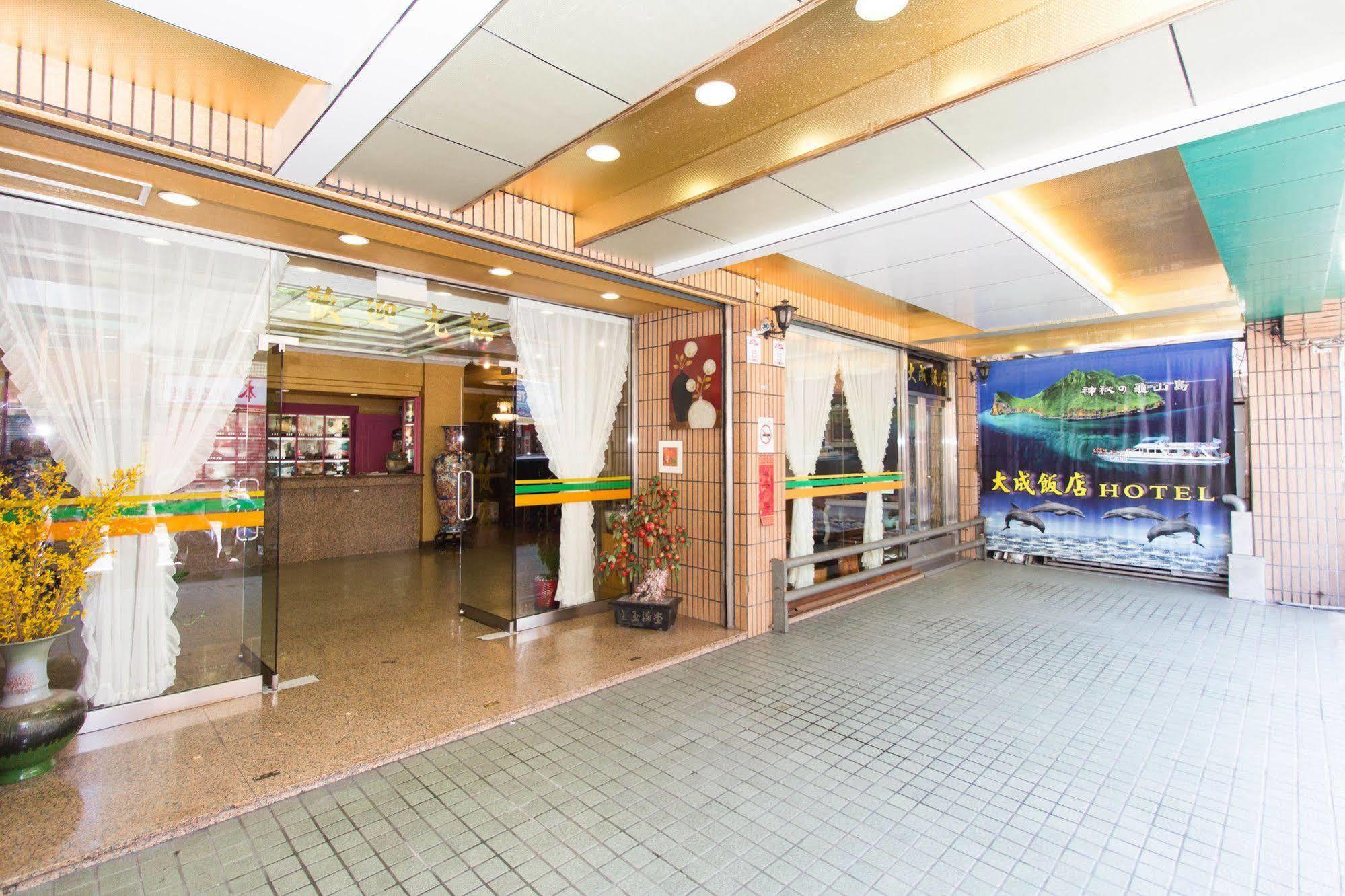 Day Chen Hotel Yilan Buitenkant foto
