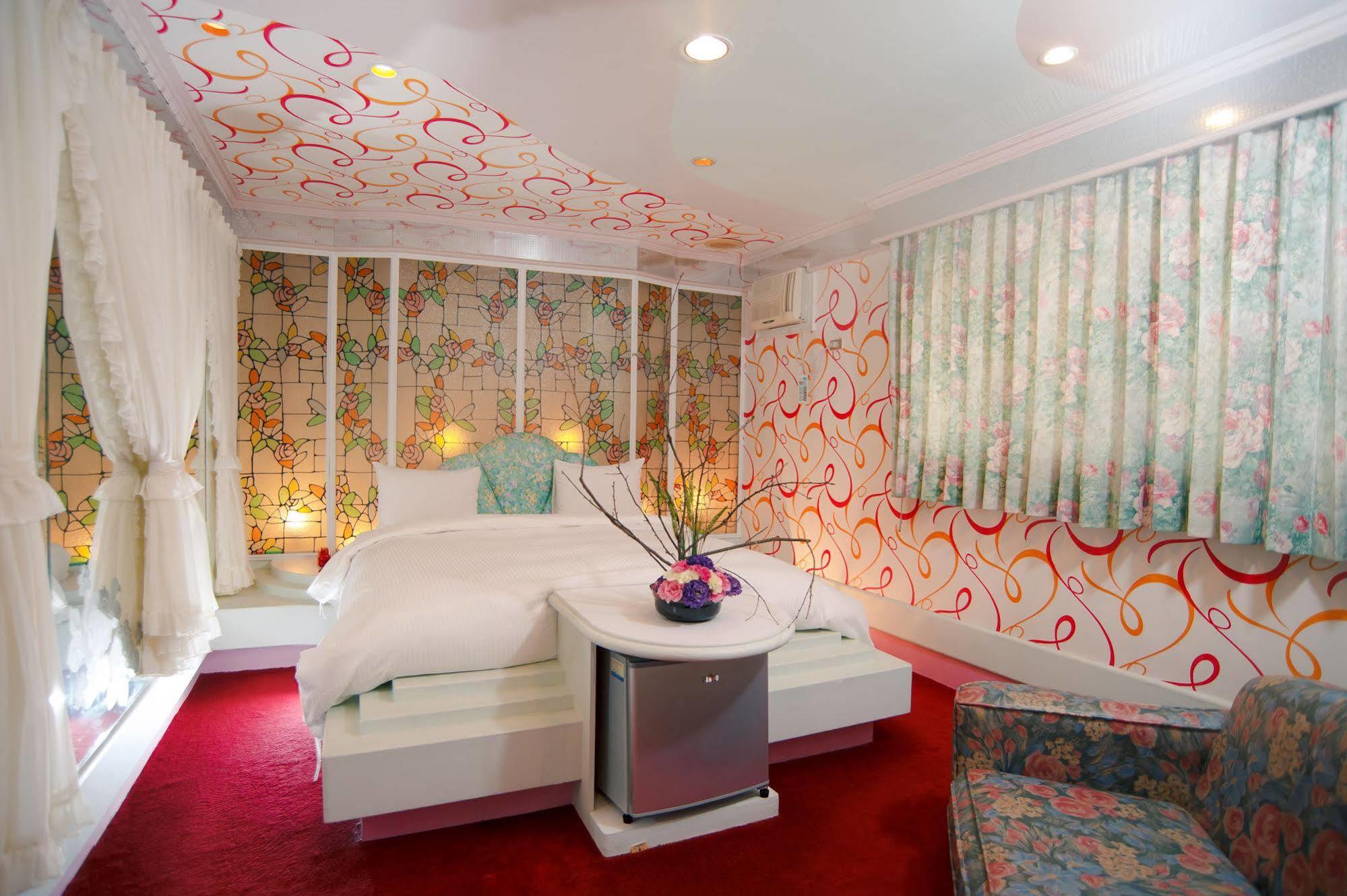 Day Chen Hotel Yilan Buitenkant foto