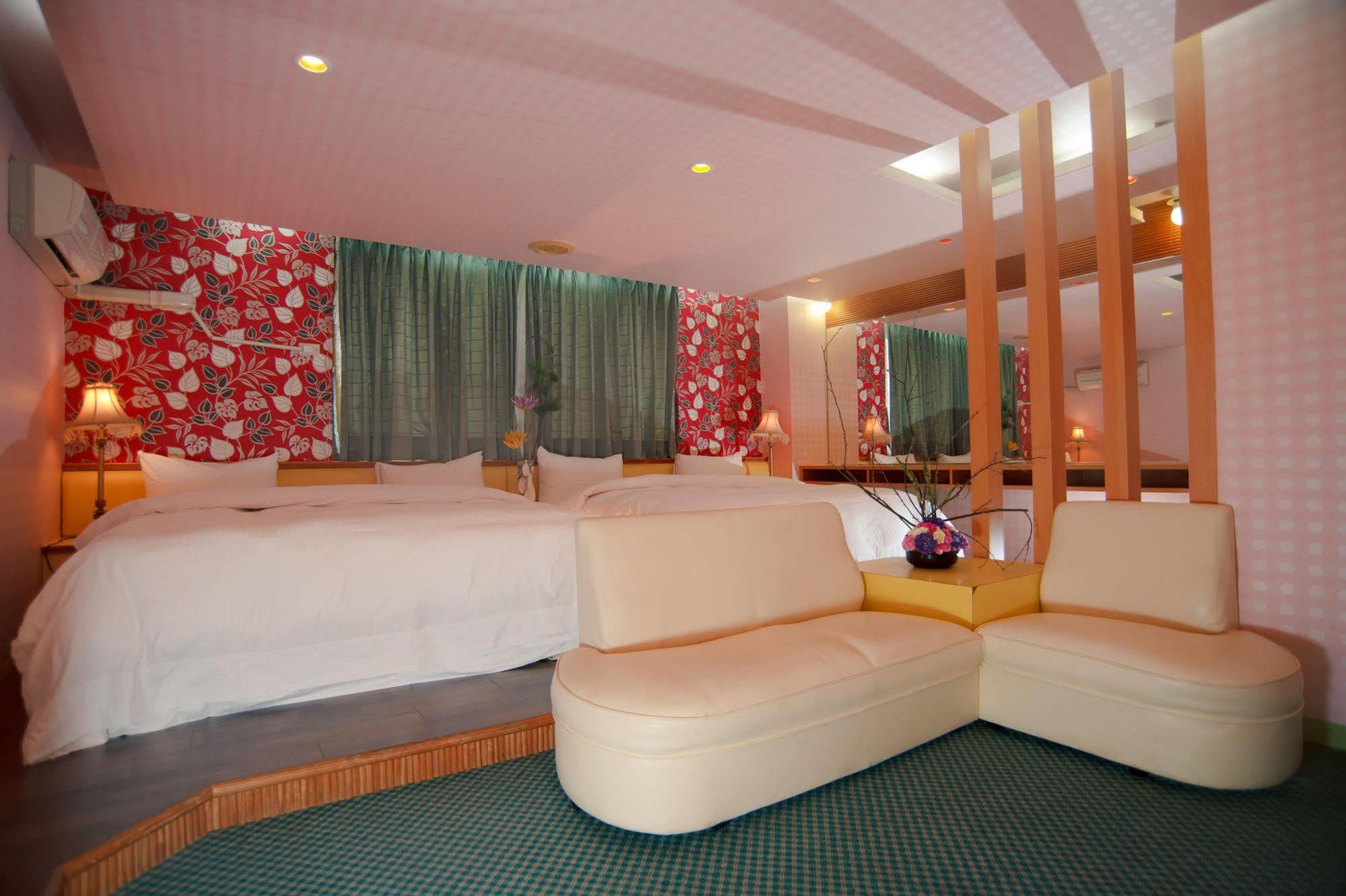 Day Chen Hotel Yilan Buitenkant foto