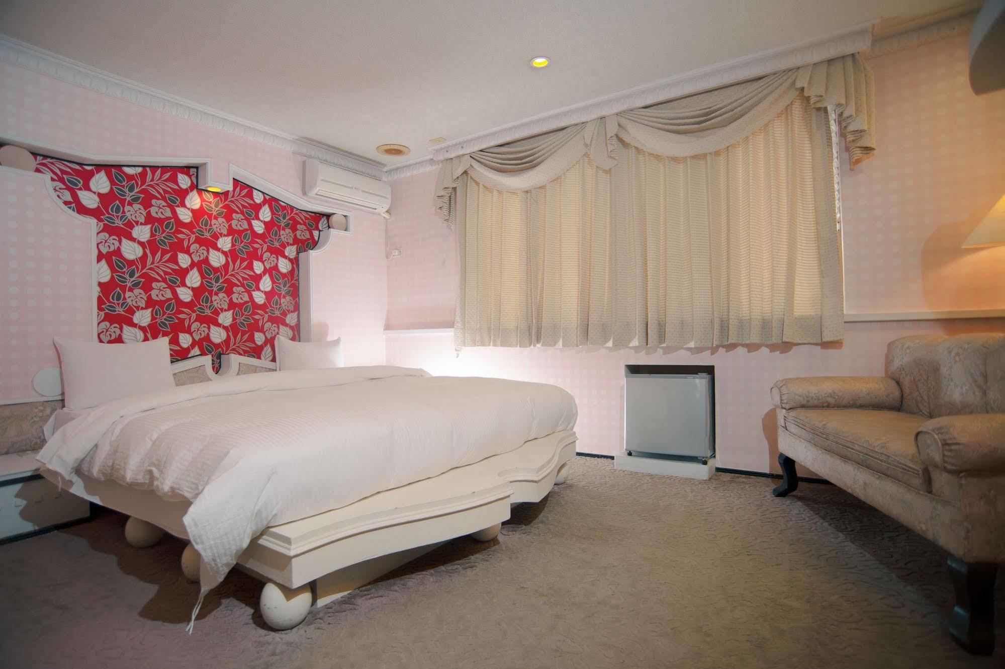 Day Chen Hotel Yilan Buitenkant foto