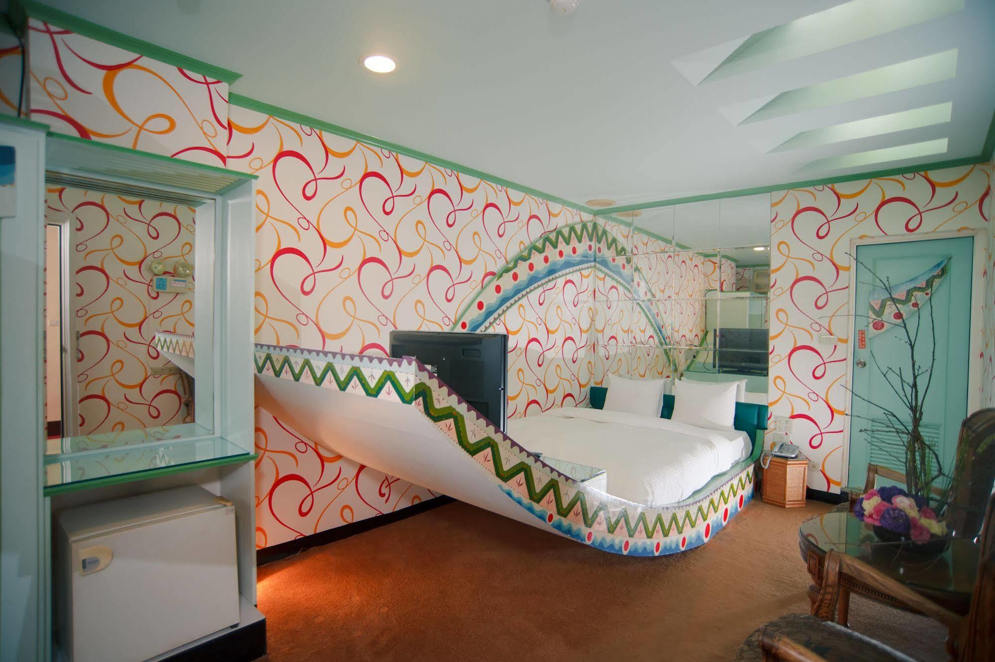 Day Chen Hotel Yilan Buitenkant foto