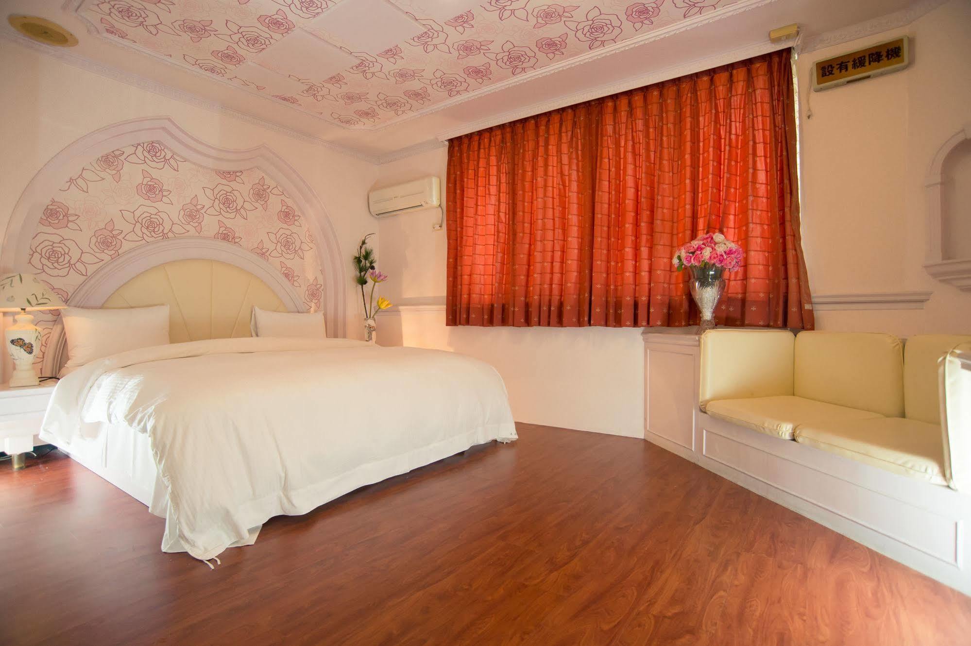 Day Chen Hotel Yilan Buitenkant foto