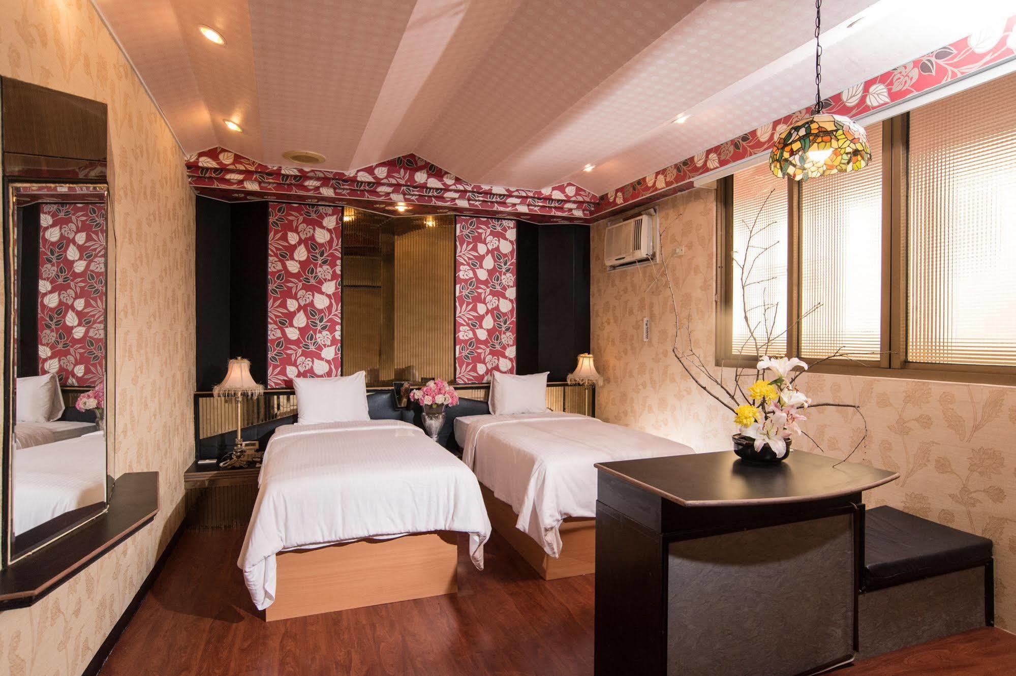 Day Chen Hotel Yilan Buitenkant foto