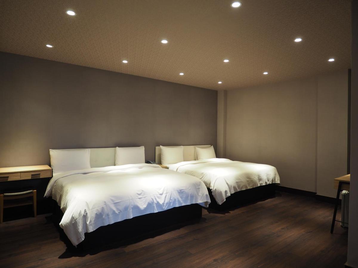 Day Chen Hotel Yilan Buitenkant foto