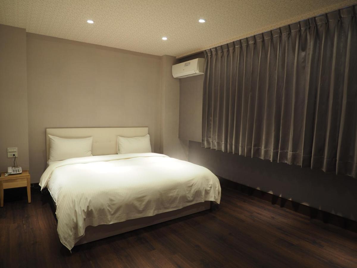 Day Chen Hotel Yilan Buitenkant foto